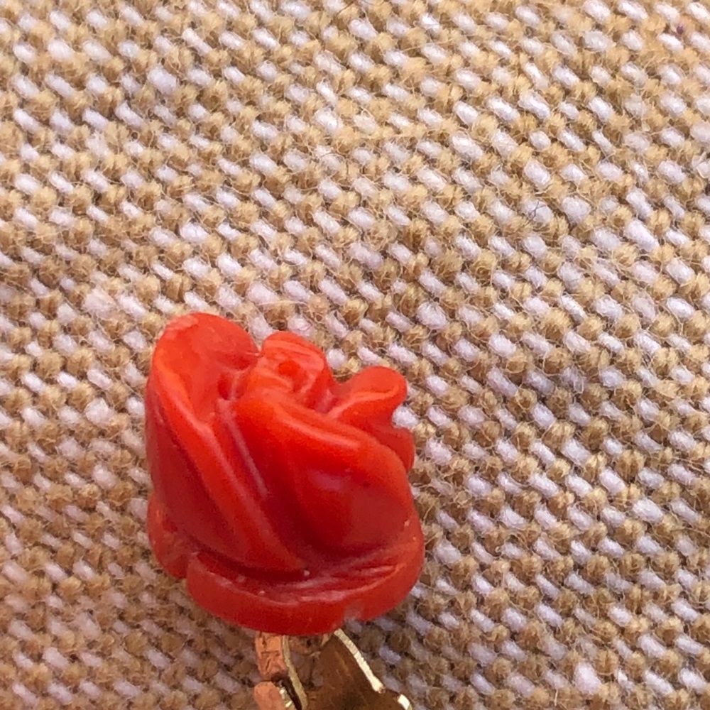 Victorian coral rose charm - Picture 9 of 10
